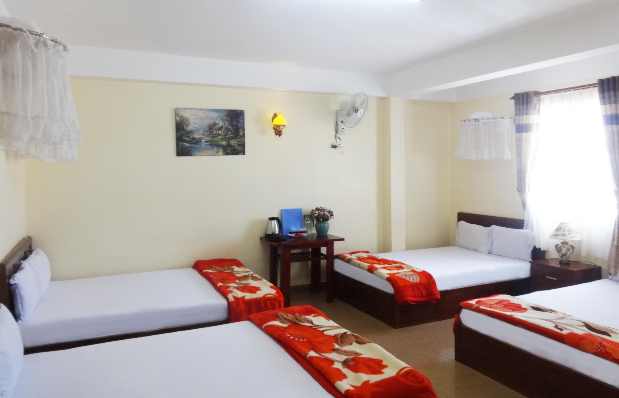 Phòng 4 giường khách sạn Thanh Thảo Đà Lạt