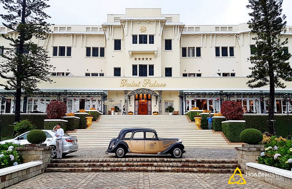 Khách sạn dalat palace Đà Lạt ngay chợ