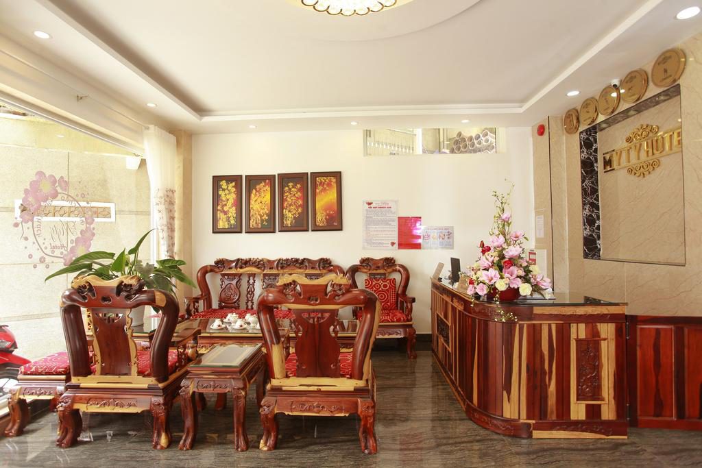 Khách sạn gần chợ My Ty