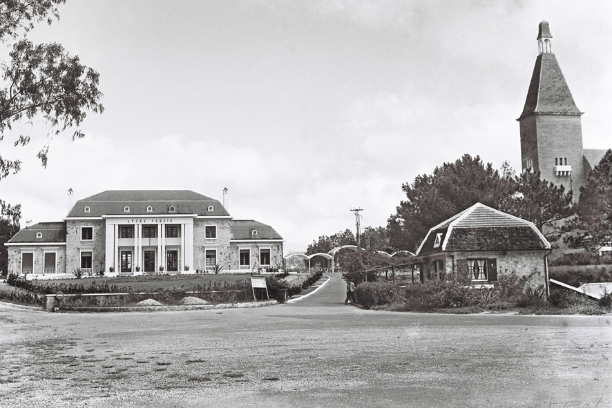 Cổng trường đại học yersin 1968