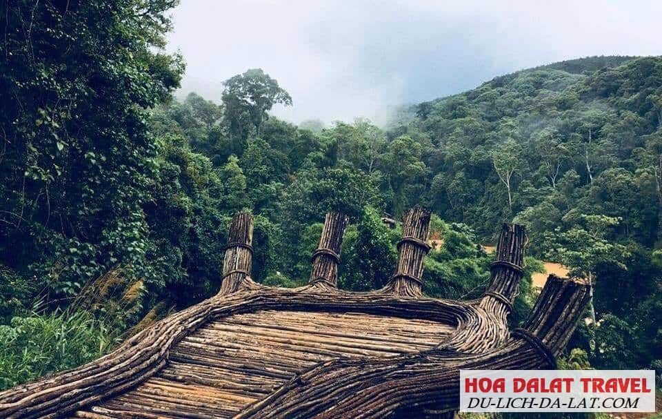 bàn tay Phật khổng lồ ở Đà Lạt