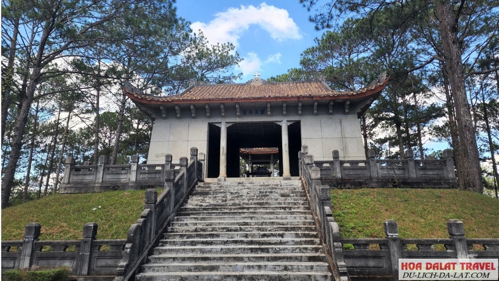 Bí ẩn tại lăng mộ của Quận công Nguyễn Hữu Hào