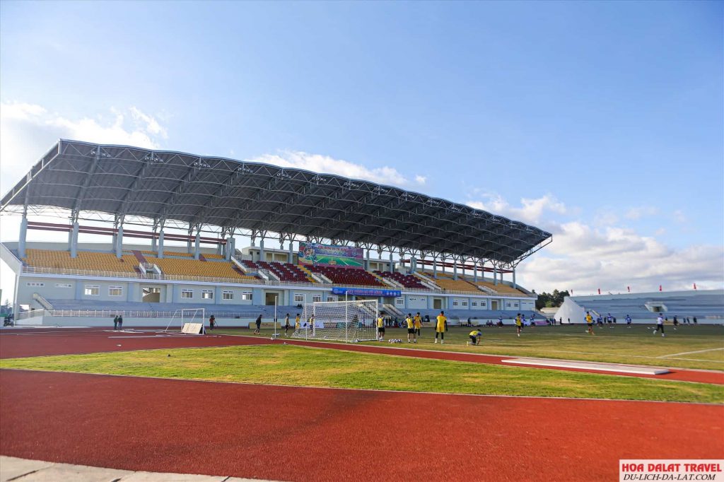 Sân vận động Đà Lạt tọa lạc ở đâu