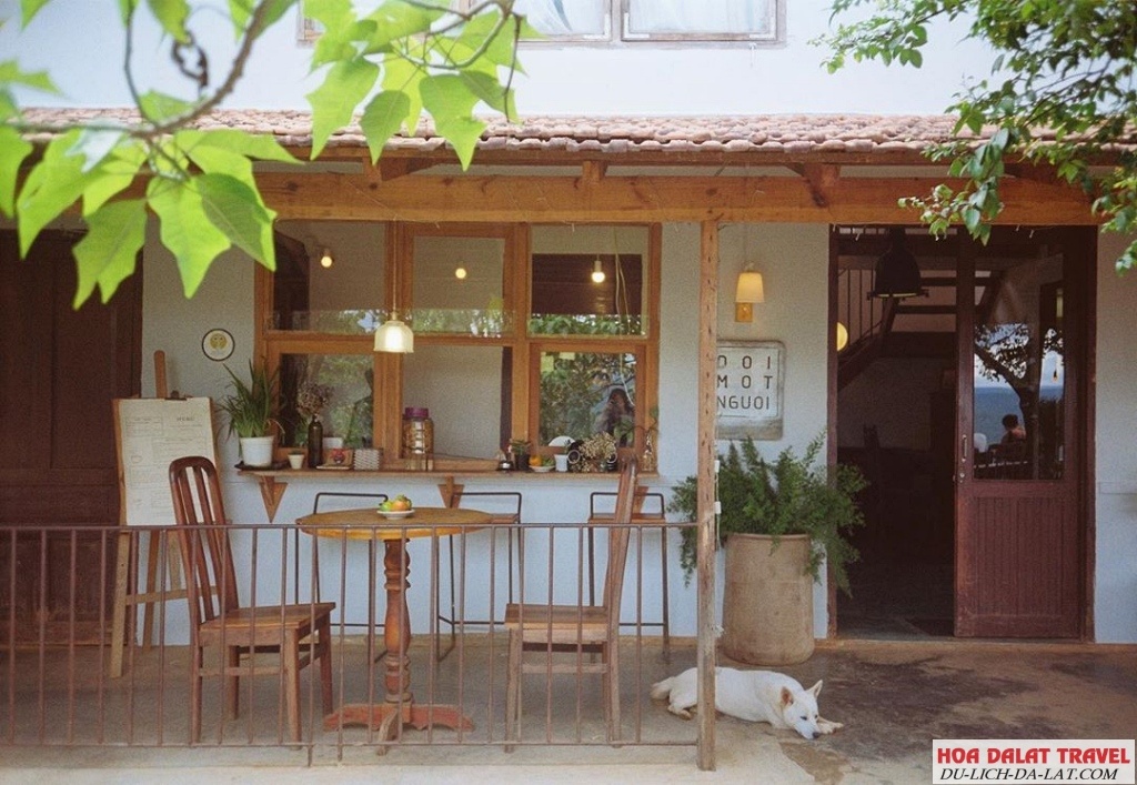 Đợi một người Homestay