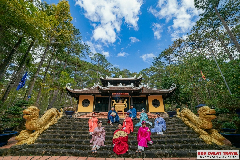Đền thờ Hùng Vương Đôi Dép – Tea Resort Prenn