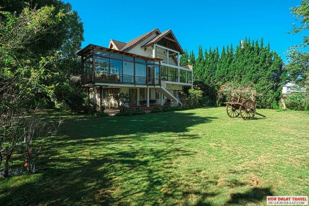Ngói Casa Lakeview Villa