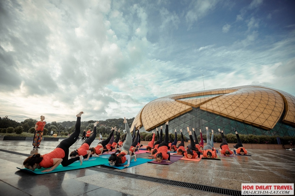 Yoga  Quảng trường Lâm Viên