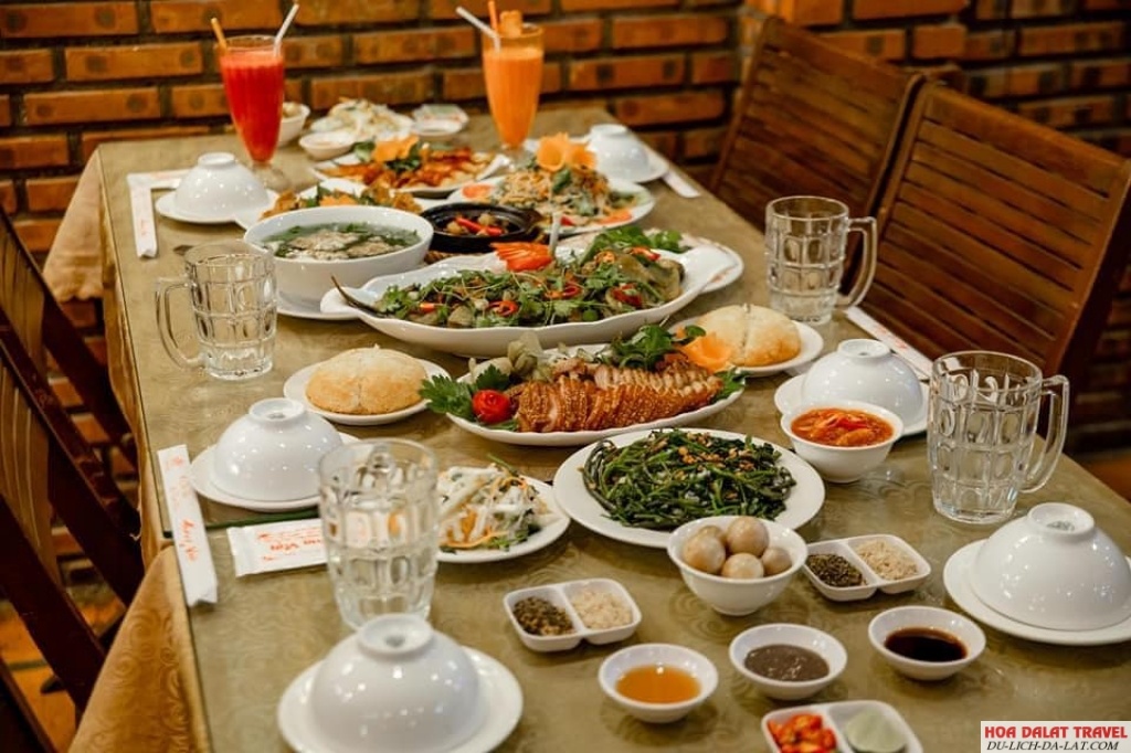 Nhà hàng Cơm Niêu Hương Việt