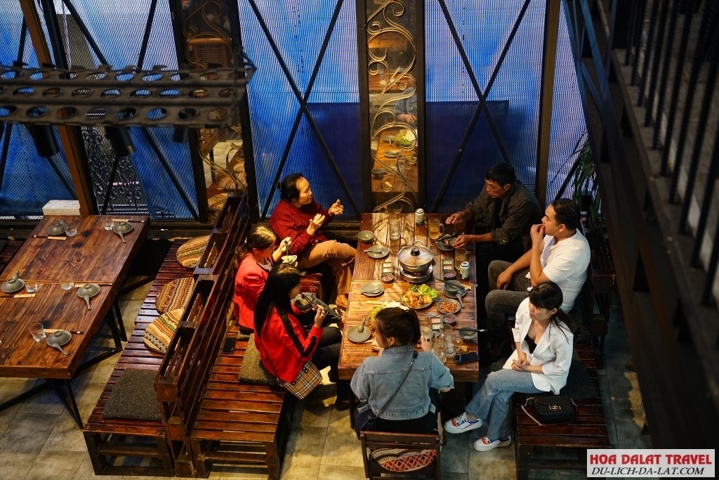 Xích Lô Quán có không gian rộng rãi thích hợp cho các buổi tụ tập bạn bè hay gia đình