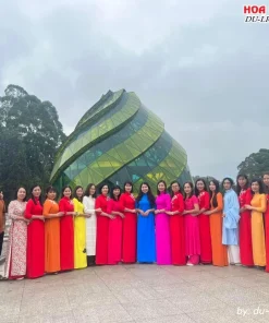 Chụp hình tại Quảng trường Lâm Viên khi đi tour city Đà Lạt 1 ngày