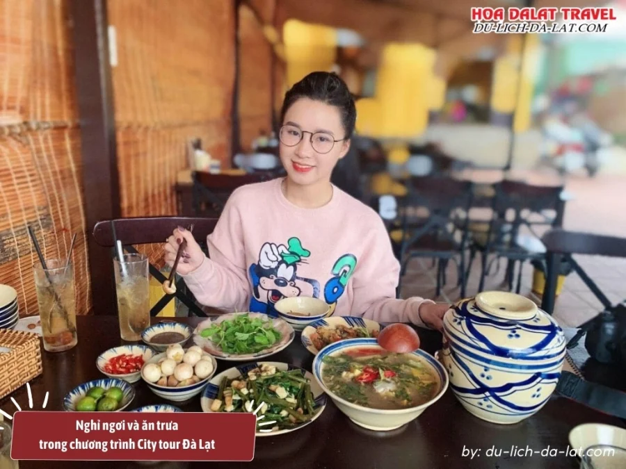 Nghỉ ngơi và ăn trưa với các món ngon Đà Lạt trong chương trình city tour