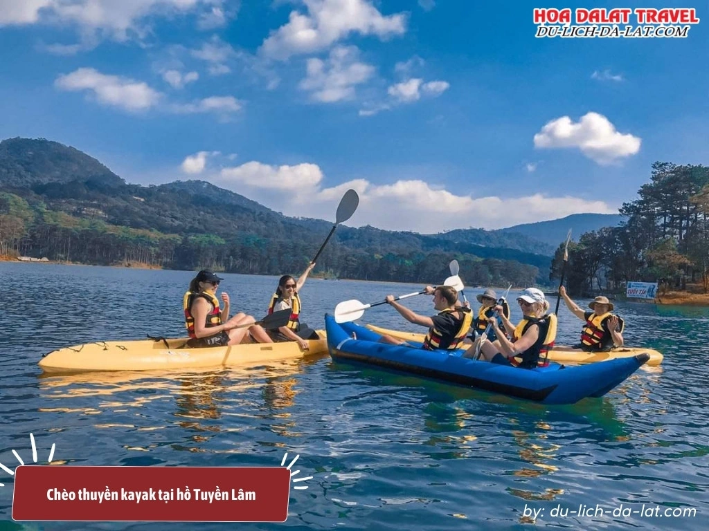 Chèo thuyền kayak tại hồ Tuyền Lâm