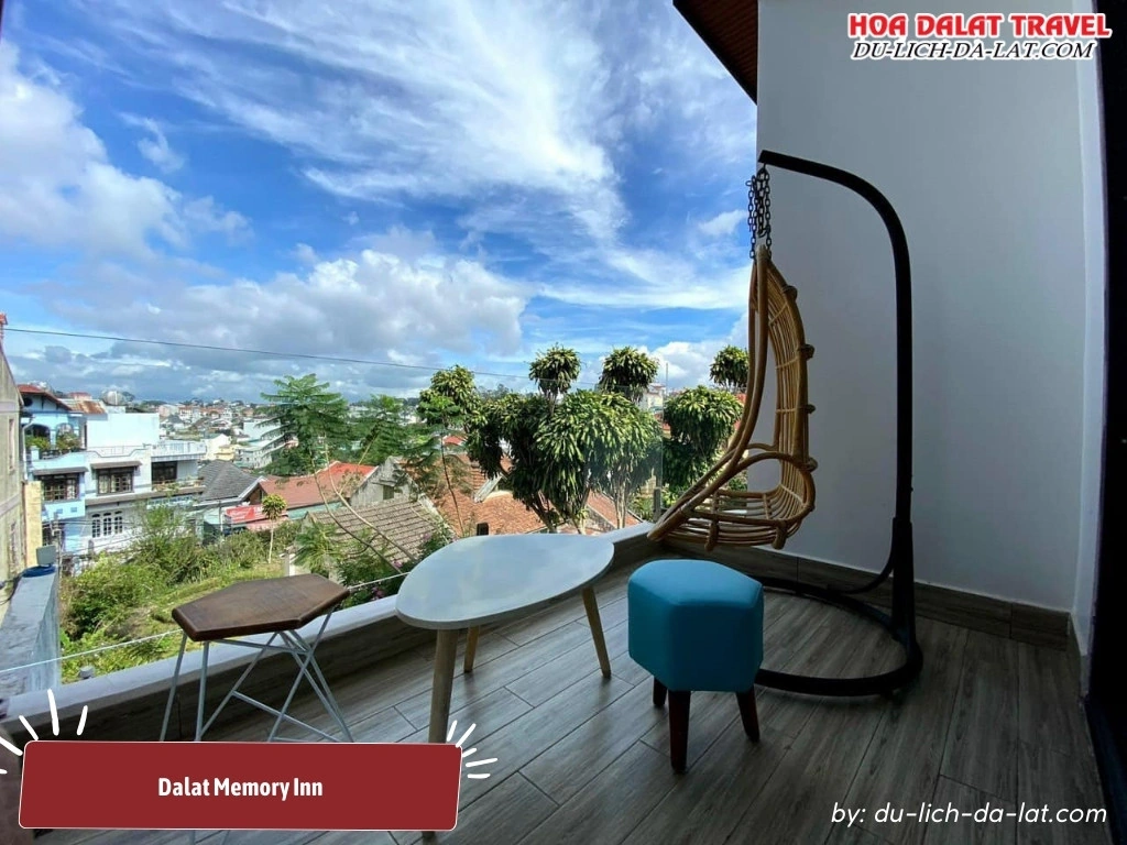 Ban công có view thành phố đẹp ở Dalat Memory Inn 