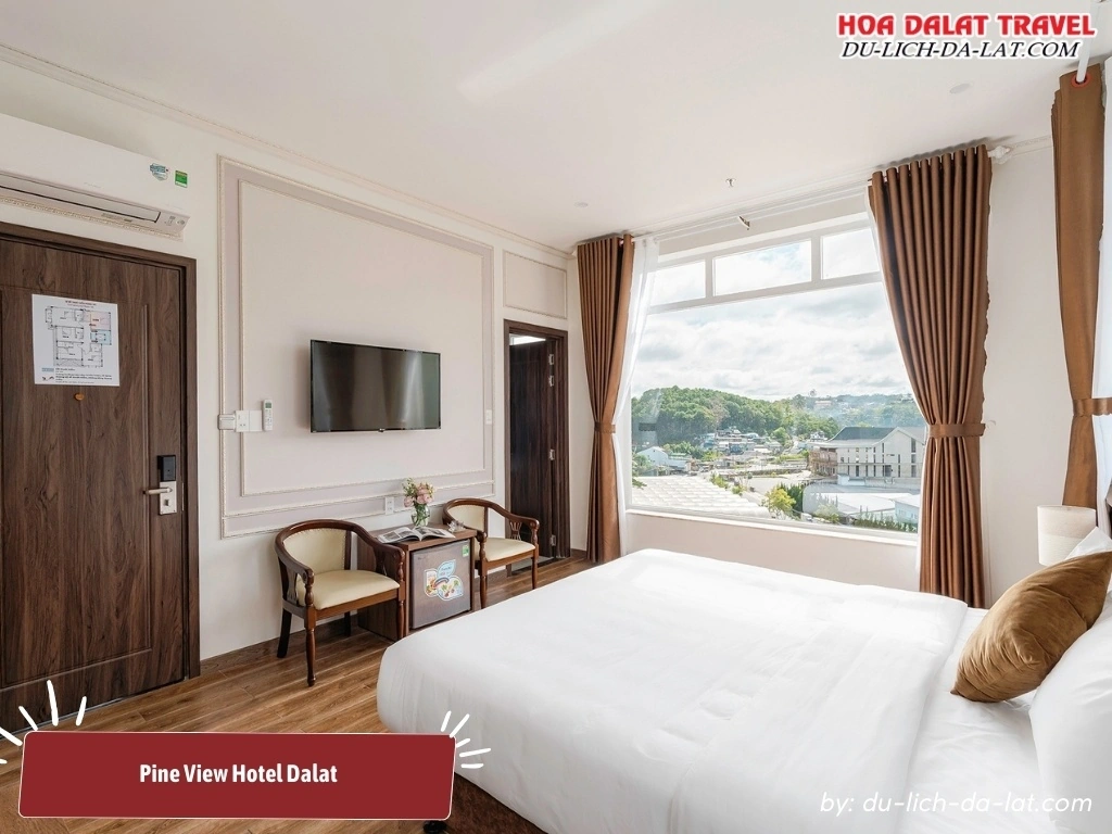 Mỗi phòng ở Pine View Hotel Dalat đều được trang bị điều hòa, Wi-Fi, minibar, TV, két và ban công riêng 