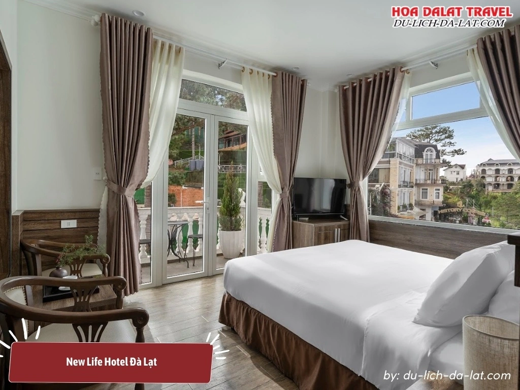 Phòng nghỉ New Life Hotel hiện đại và tiện nghi, có ban công rộng rãi