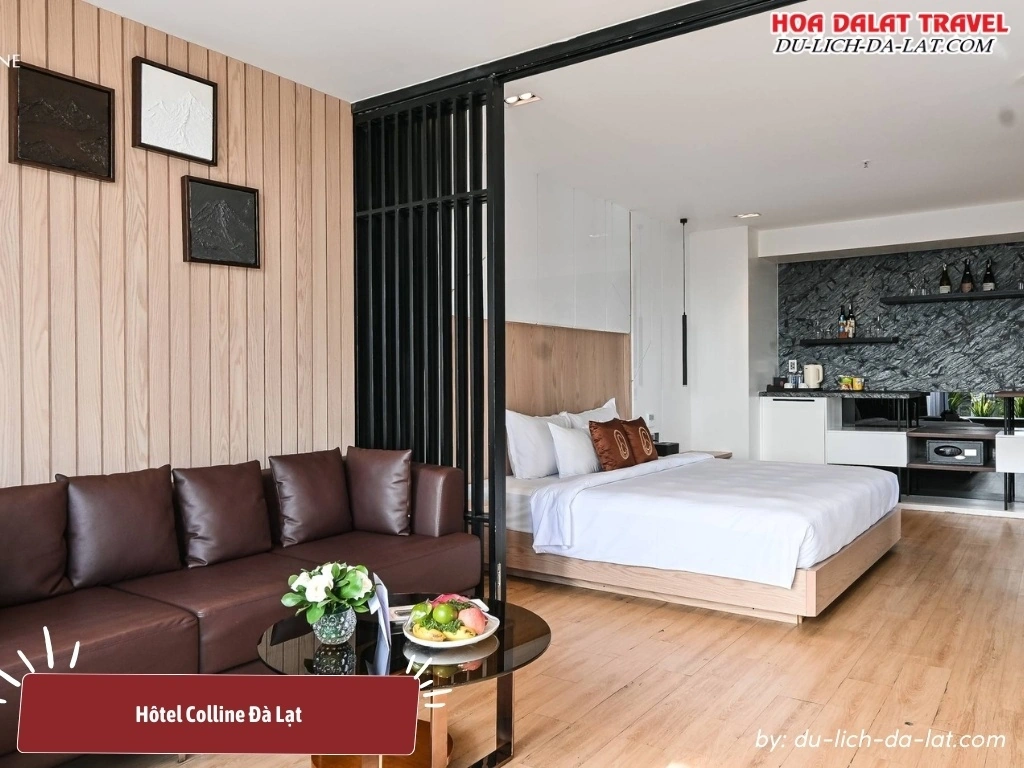 Phòng nghỉ Hôtel Colline sử dụng gam màu sữa nhã nhặn, kết hợp với đồ nội thất gỗ, được trang bị tiện nghi hiện đại 