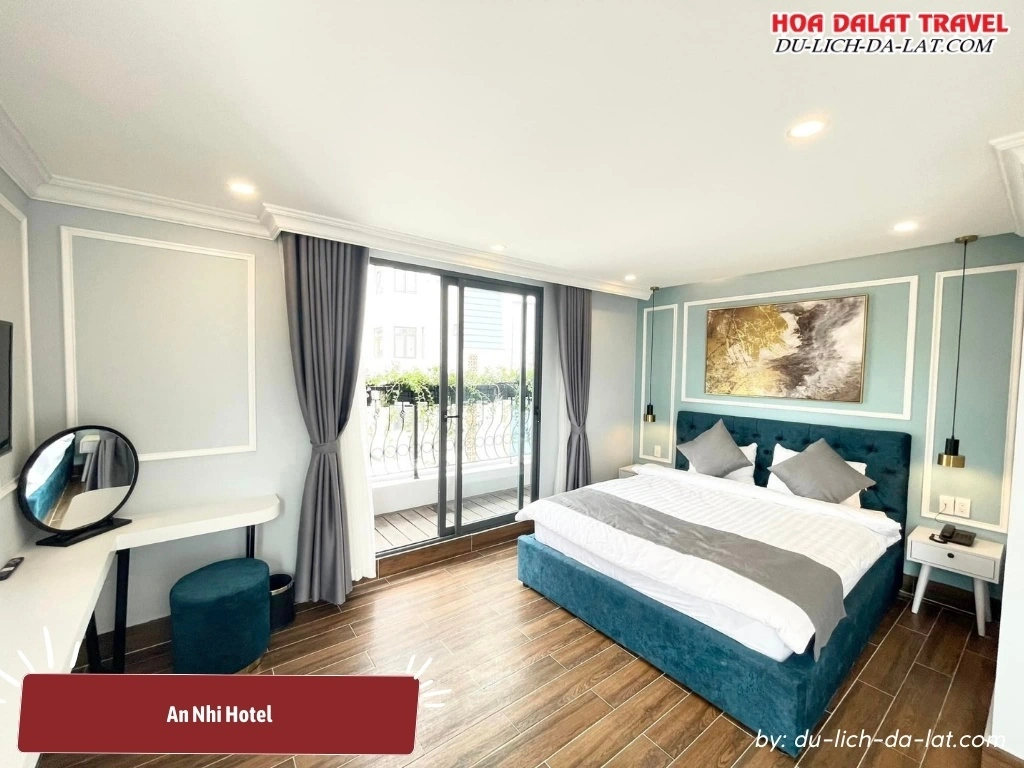 Phòng đơn ở An Nhi Hotel với giường đôi, trang trí hiện đại, cửa sổ lớn