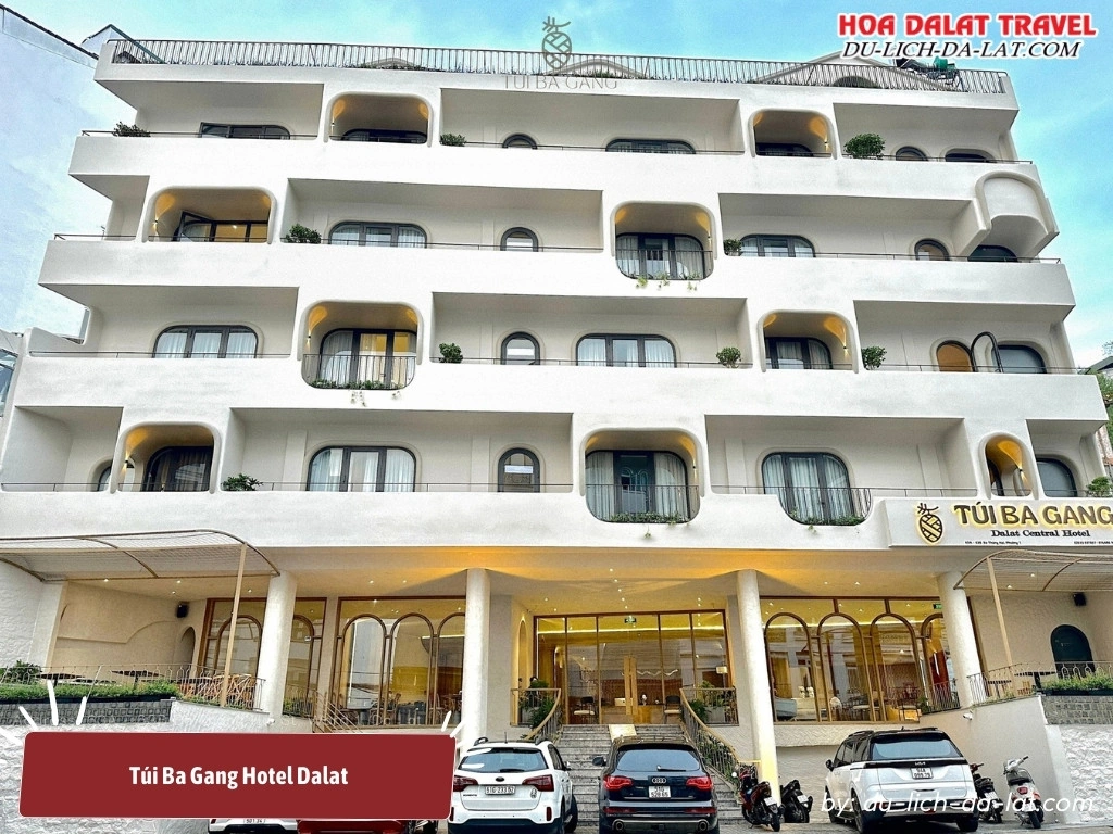 Túi Ba Gang Hotel Dalat với thiết kế hiện đại, các ban công thoáng đãng