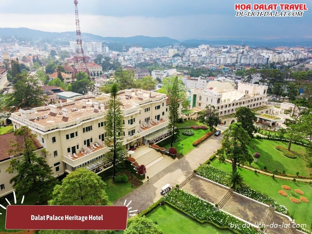 Dalat Palace Heritage với kiến trúc Pháp cổ điển bao quanh bởi khu vườn xanh mát