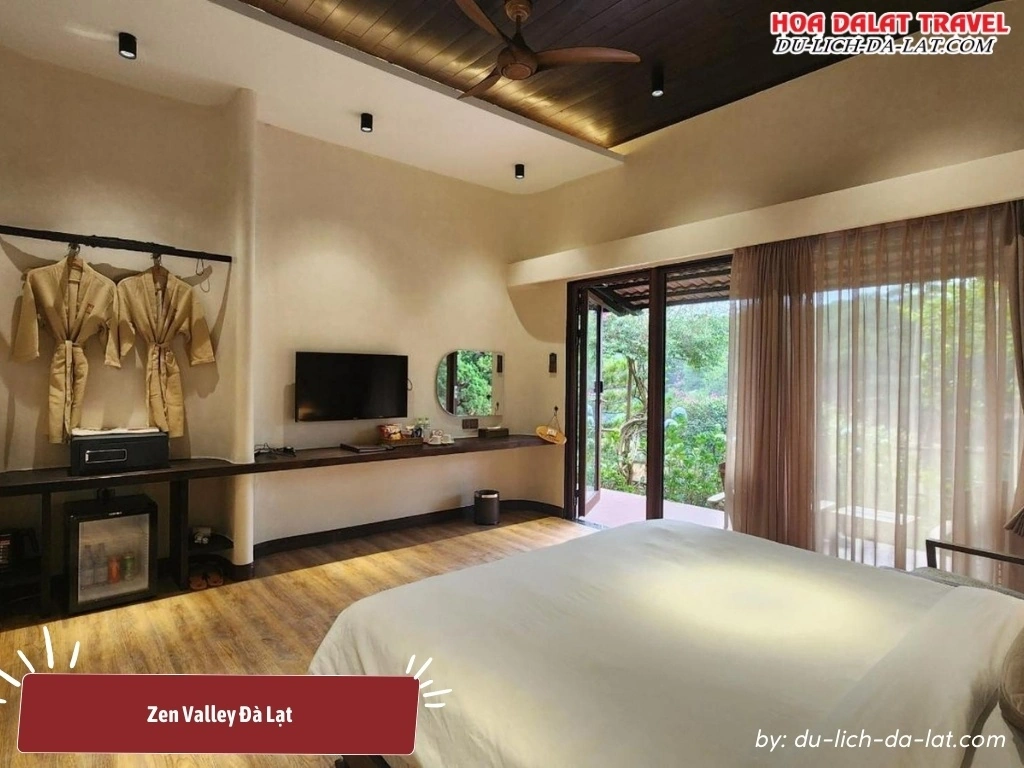 Phòng ở Zen Valley Đà Lạt được trang bị đầy đủ tiện nghi như TV màn hình phẳng, minibar, Wi-Fi...