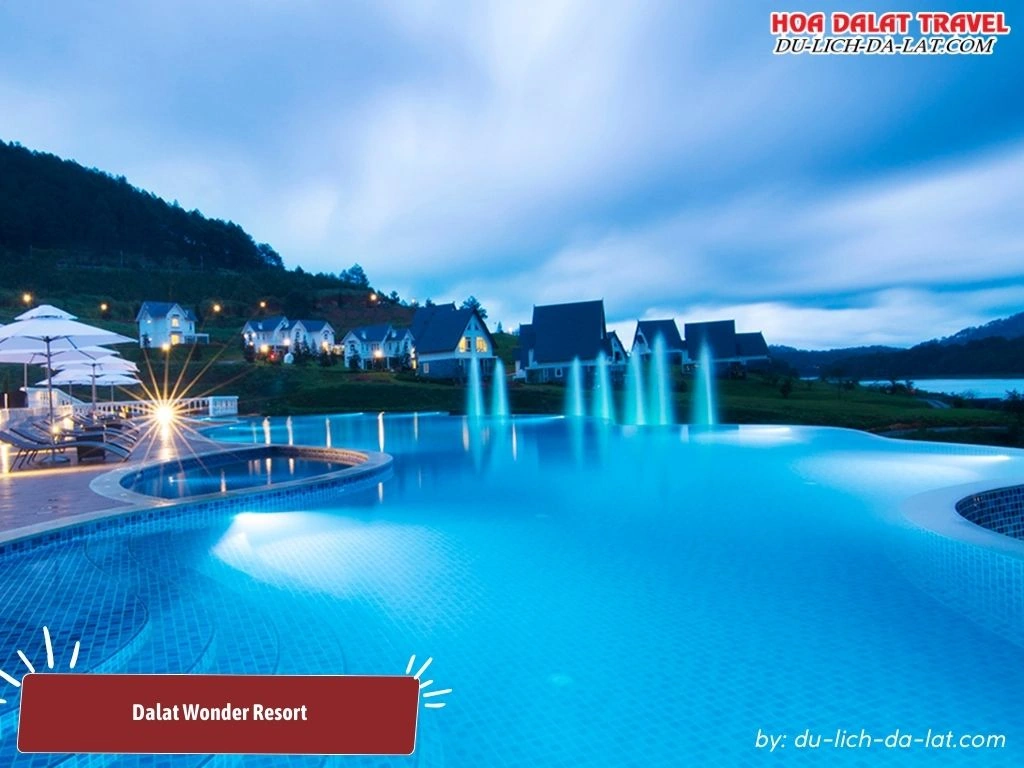 Hồ bơi vô cực ngoài trời của Dalat Wonder Resort có diện tích khoảng 200 m²