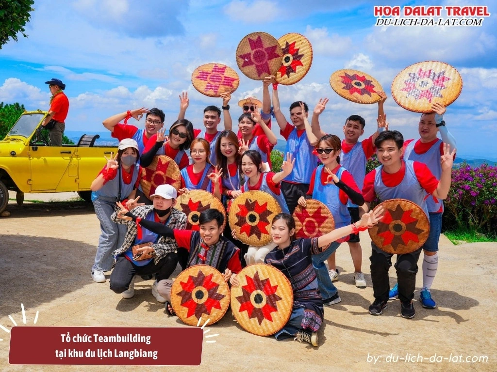 Giao lưu, sinh hoạt tập thể khi tham gia teambuilding tại Langbiang