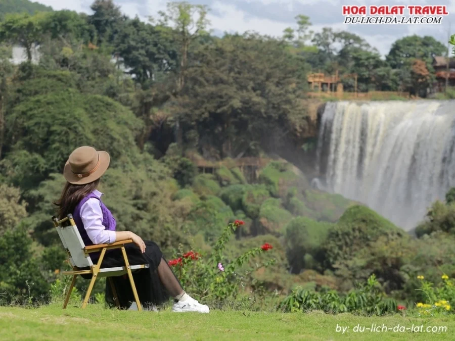 Tham quan thác Voi hùng vỹ