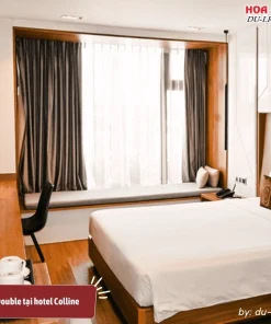 Phòng Deluxe Double tại Hôtel Colline với nội thất cao cấp, giường đôi rộng rãi và tiện nghi hiện đại, mang đến trải nghiệm nghỉ dưỡng đẳng cấp