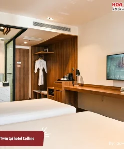 Phòng Deluxe Twin tại Hôtel Colline với hai giường đơn thoải mái, thiết kế hiện đại và không gian tiện nghi, phù hợp cho bạn bè hoặc đồng nghiệp lưu trú