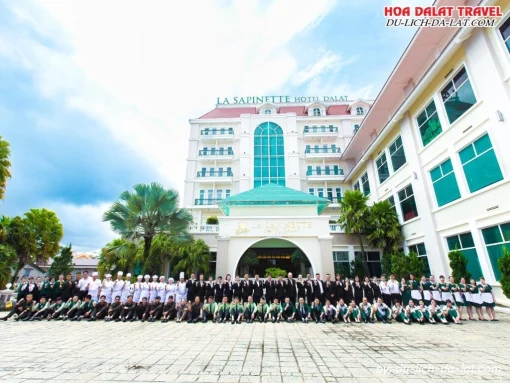 Khách sạn La Sapinette Hotel Đà Lạt với đội ngũ nhân viên chuyên nghiệp, kinh nghiệm