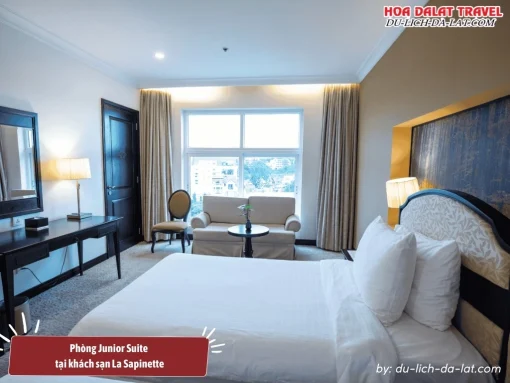 Phòng Junior Suite tại La Sapinette thiết kế thanh lịch, không gian tiện nghi và sang trọng, mang đến trải nghiệm nghỉ dưỡng thoải mái