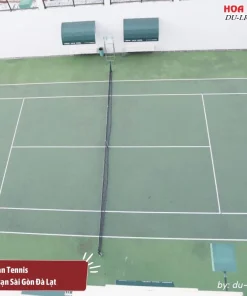 Sân chơi tennis được thiết kế và xây dựng theo các tiêu chuẩn quốc tế, đảm bảo chất lượng tại khách sạn Sài Gòn Đà Lạt