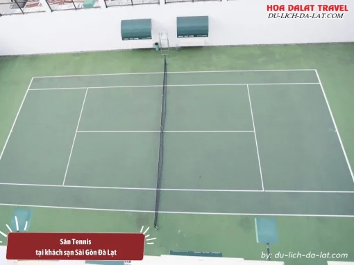 Sân chơi tennis được thiết kế và xây dựng theo các tiêu chuẩn quốc tế, đảm bảo chất lượng tại khách sạn Sài Gòn Đà Lạt