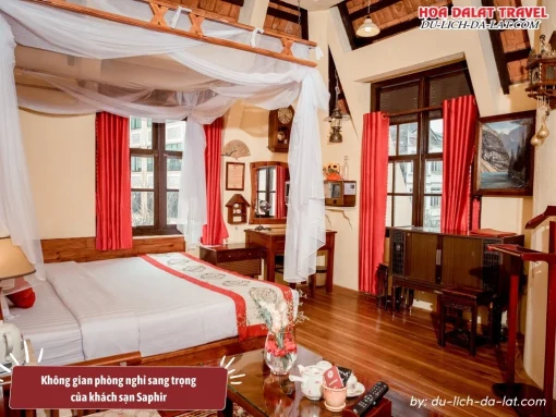 Không gian phòng nghỉ Saphir Hotel sang trọng, được trang bị đầy đủ tiện nghi