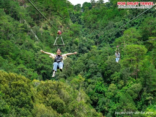 Đi zipline xuyền rừng ở khu du lịch thác Datanla Đà Lạt