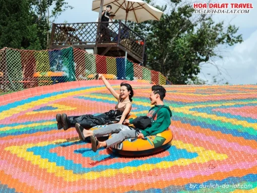 Chơi trượt phao khô ở Mongo Land khi đi tour