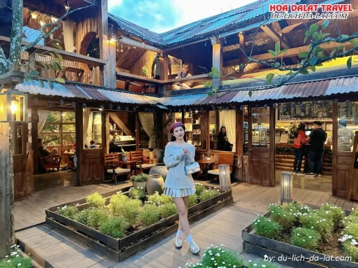 Thưởng thức cà phê, check in tại tiệm cà phê Bình Minh Ơi
