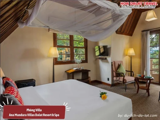 Phòng Villa tại Ana Mandara Villas Dalat Resort & Spa diện tích 28m2, trang bị giường đôi cỡ Queen, quạt trần, minibar, két sắt, lò sưởi và phòng tắm