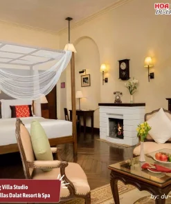 Phòng Villa Suite tại Ana Mandara Villas Dalat Resort & Spa diện tích 52m2, được trang bị giường King trên nền sàn gỗ gụ tự nhiên, tiện nghi phòng đầy đủ