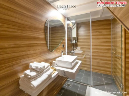 Phòng tắm tiện nghi, sạch sẽ tại Bạch Place