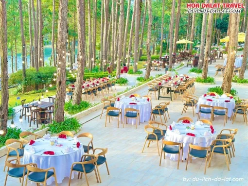 Trải nghiệm ẩm thực trong không gian nhà hàng ngoài trời của Cereja Hotel và Resort Đà Lạt trong lành