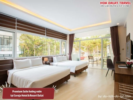 Phòng Premium Suite Hướng Vườn tại Cereja Hotel và Resort Dalat có diện tích 50m2, có sân hiên lớn và hai cửa sổ lớn, tiện nghi phòng đầy đủ