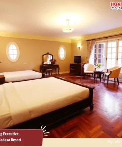 Phòng Executive tại Dalat Cadasa Resort có diện tích khoảng 30-34m2, trang bị 2 giường đơn, được trang bị đầy đủ tiện nghi như minibar, két an toàn, bàn làm việc, phòng tắm riêng