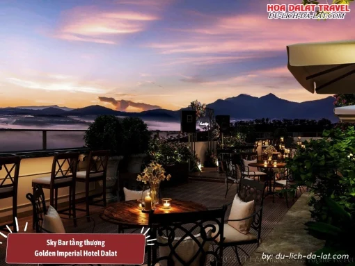 Sky Bar tầng thượng tại Golden Imperial Hotel lãng mạn, view toàn cảnh thành phố về đêm