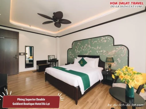 Phòng Superior Double tại Goldient Boutique Hotel có diện tích khoảng 30m2, trang bị giường đôi lớn, tiện nghi TV màn hình phẳng 55 inch, phòng tắm riêng với vòi sen, máy điều hòa và cách âm tốt