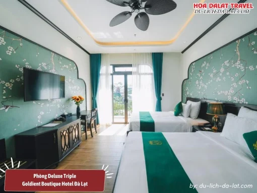 Phòng Deluxe Triple tại Goldient Boutique Hotel rộng 35m2, có 2 giường thoải mái, tiện nghi hiện đại đầy đủ