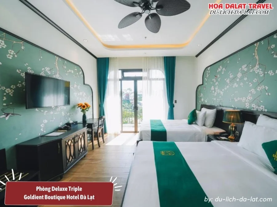 Phòng Deluxe Triple tại Goldient Boutique Hotel rộng 35m2, có 2 giường thoải mái, tiện nghi hiện đại đầy đủ