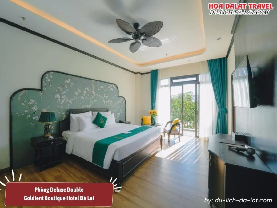 Phòng Deluxe Double tại Goldient Boutique Hotel Đà Lạt có diện tích 30m2, trang bị giường đôi lớn và ban công riêng, tiện nghi phòng cao cấp