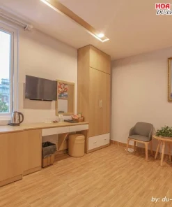 Tiện nghi trong phòng nghỉ ở khách sạn Interstella Đà Lạt gồm điều hòa, TV, minibar, két sắt, bàn làm việc