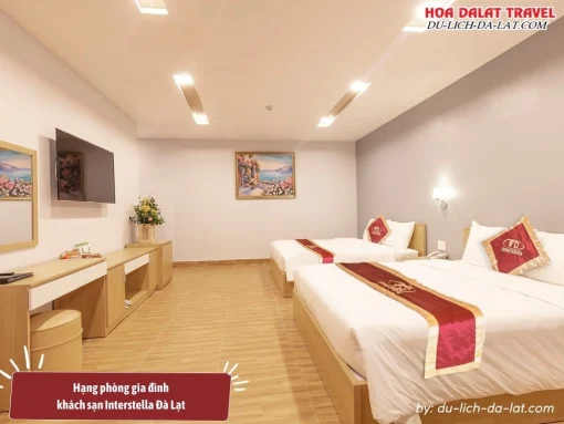 Hạng phòng gia đình tại khách sạn Interstella Đà Lạt diện tích 42m2, trang bị 2 giường cỡ lớn, tinh tế và trang bị đầy đủ tiện nghi